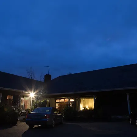 Bed & Breakfast Airport Orchard 5*
